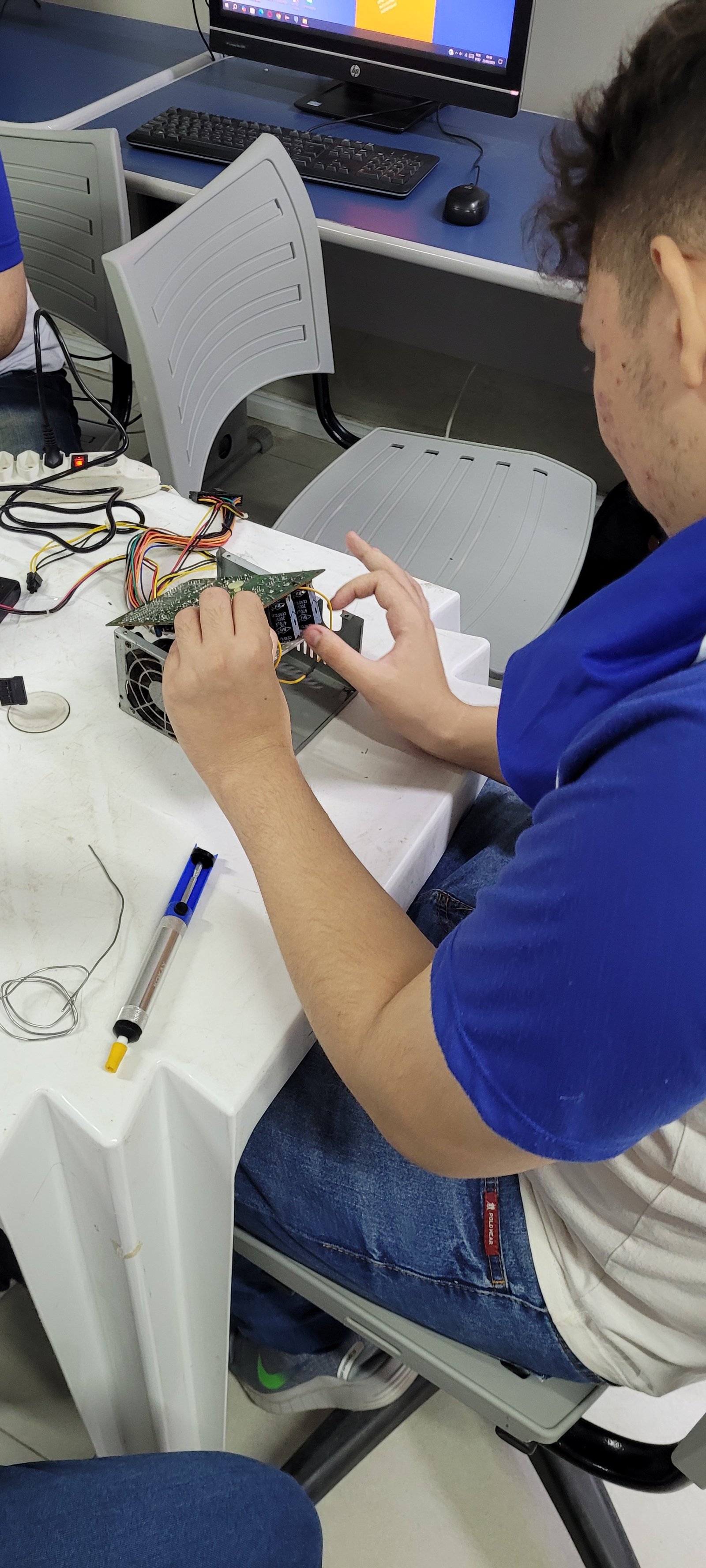 Aula de Montagem e Manutenção de Computadores